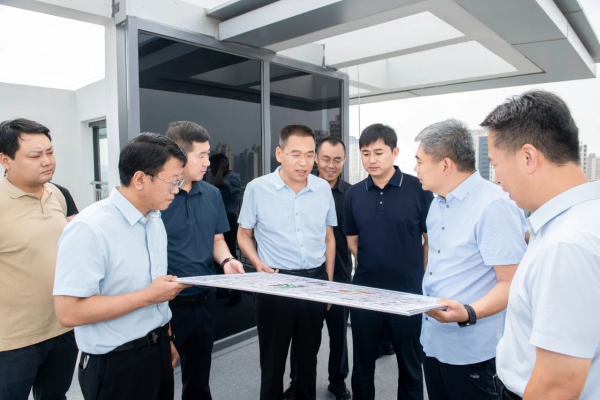 区委书记郁效军调研我区重点工作时强调：坚持以人民为中心以实干实绩回应群众期盼(图1)